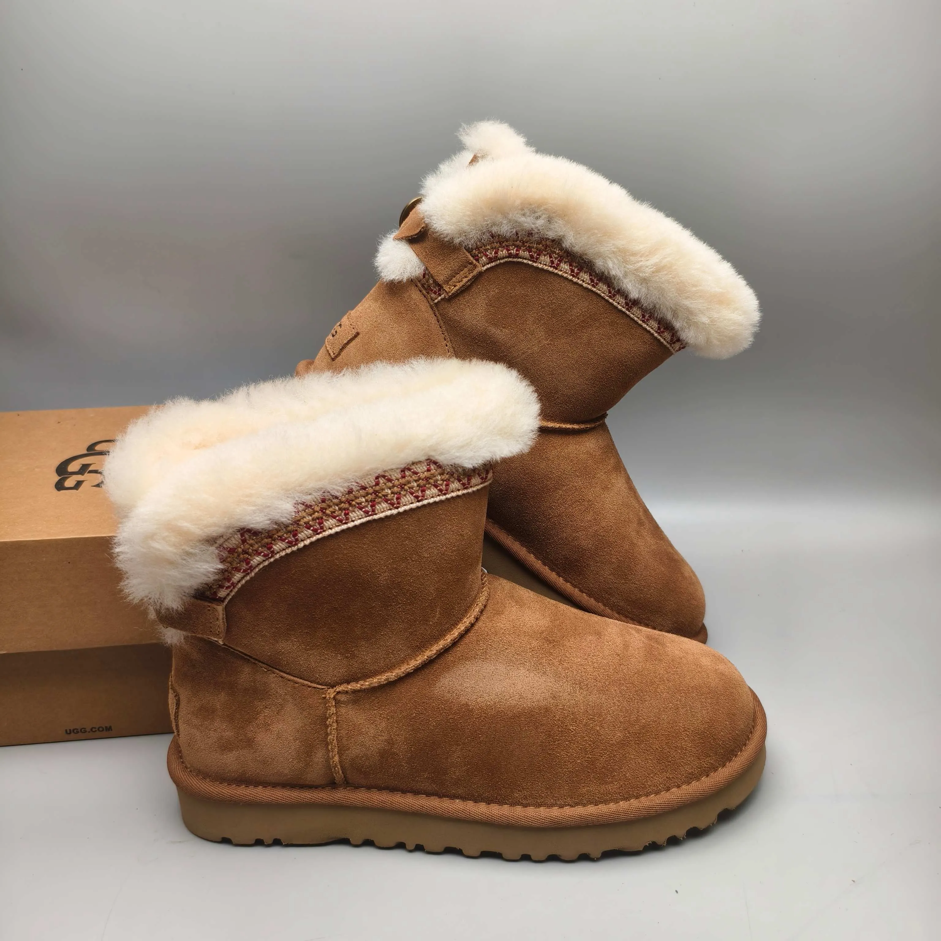 💰520 UGG sheepskin all-in-one snow boots 4517 ethnic style back buckle style color: maroon gray matching size: 35-40